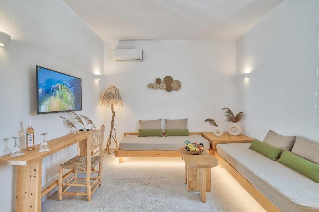 Marinatou Suites Antiparos Town Quarto foto