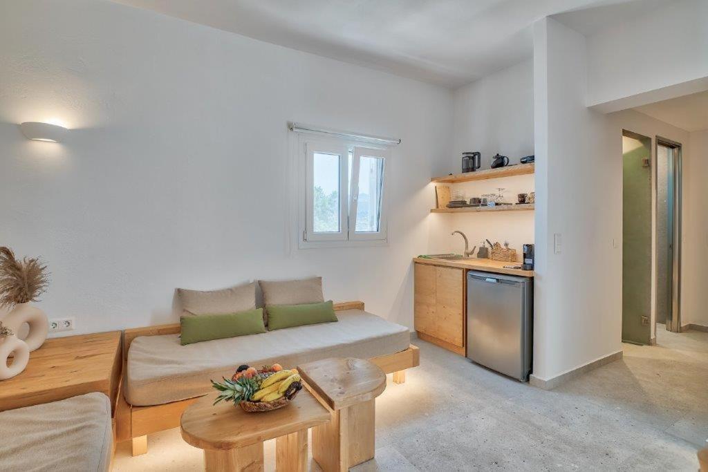 Marinatou Suites Antiparos Town Quarto foto
